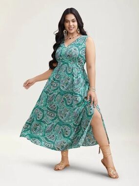BloomChic Green Paisley V-Neck Midi Dress
